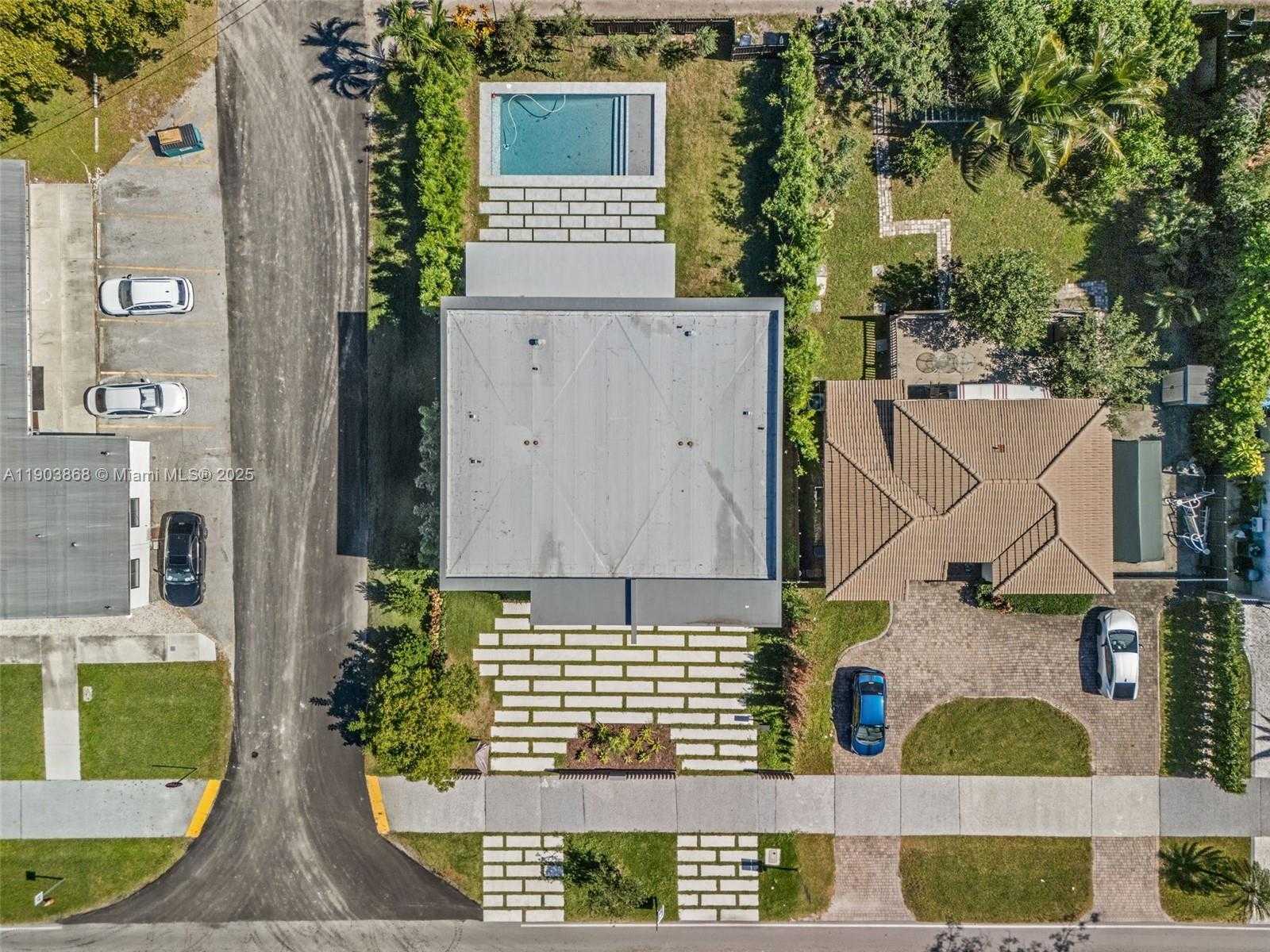 Small Image of 549 EAST DR, Miami Springs Number 38