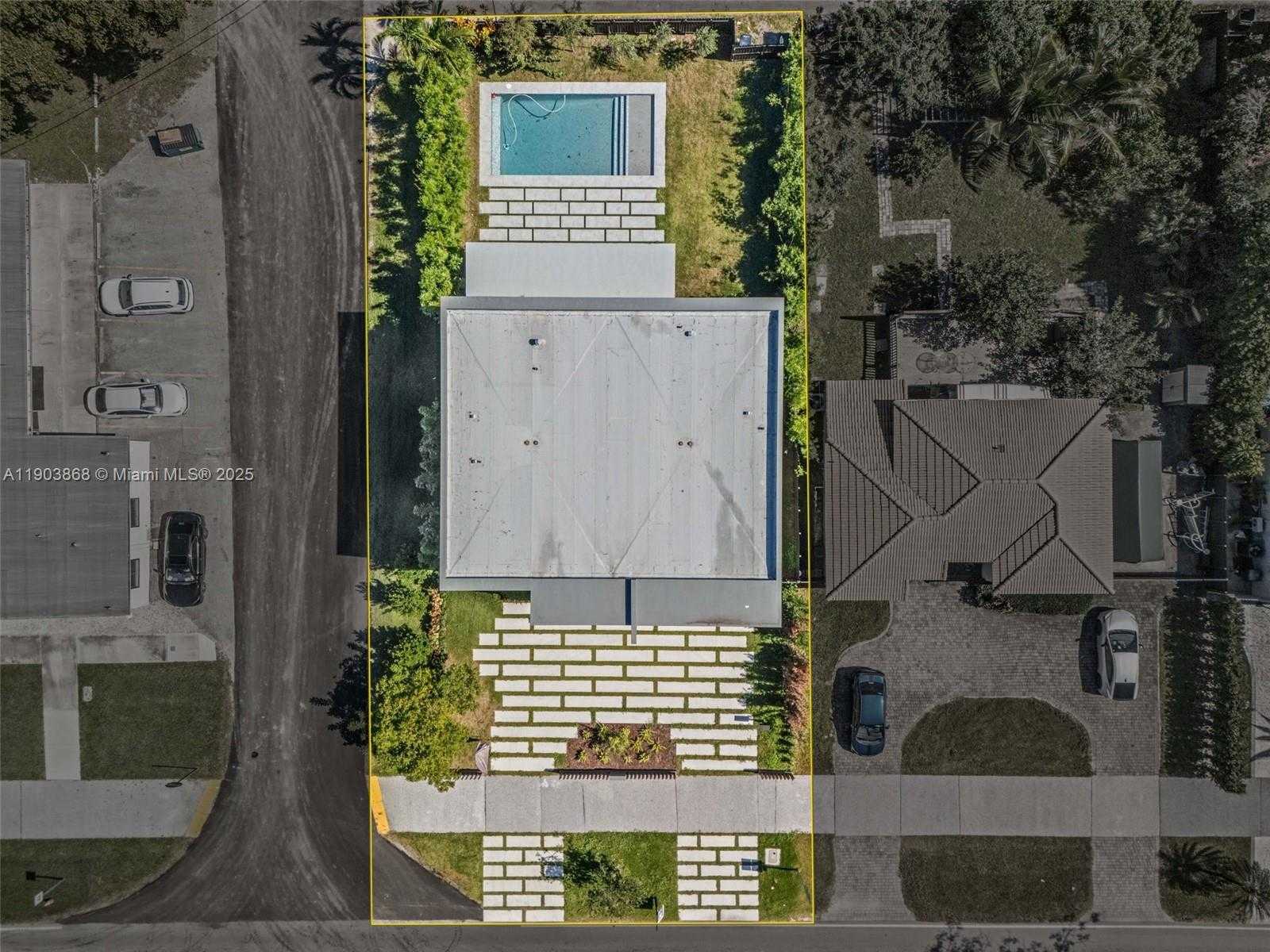 Small Image of 549 EAST DR, Miami Springs Number 39