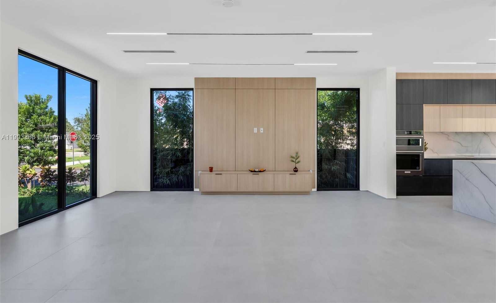 Small Image of 549 EAST DR, Miami Springs Number 4