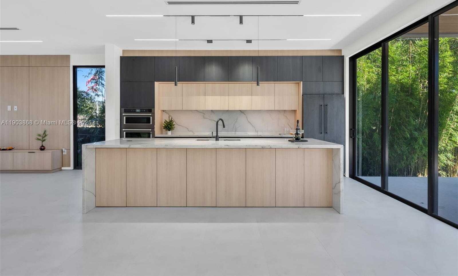 Small Image of 549 EAST DR, Miami Springs Number 7