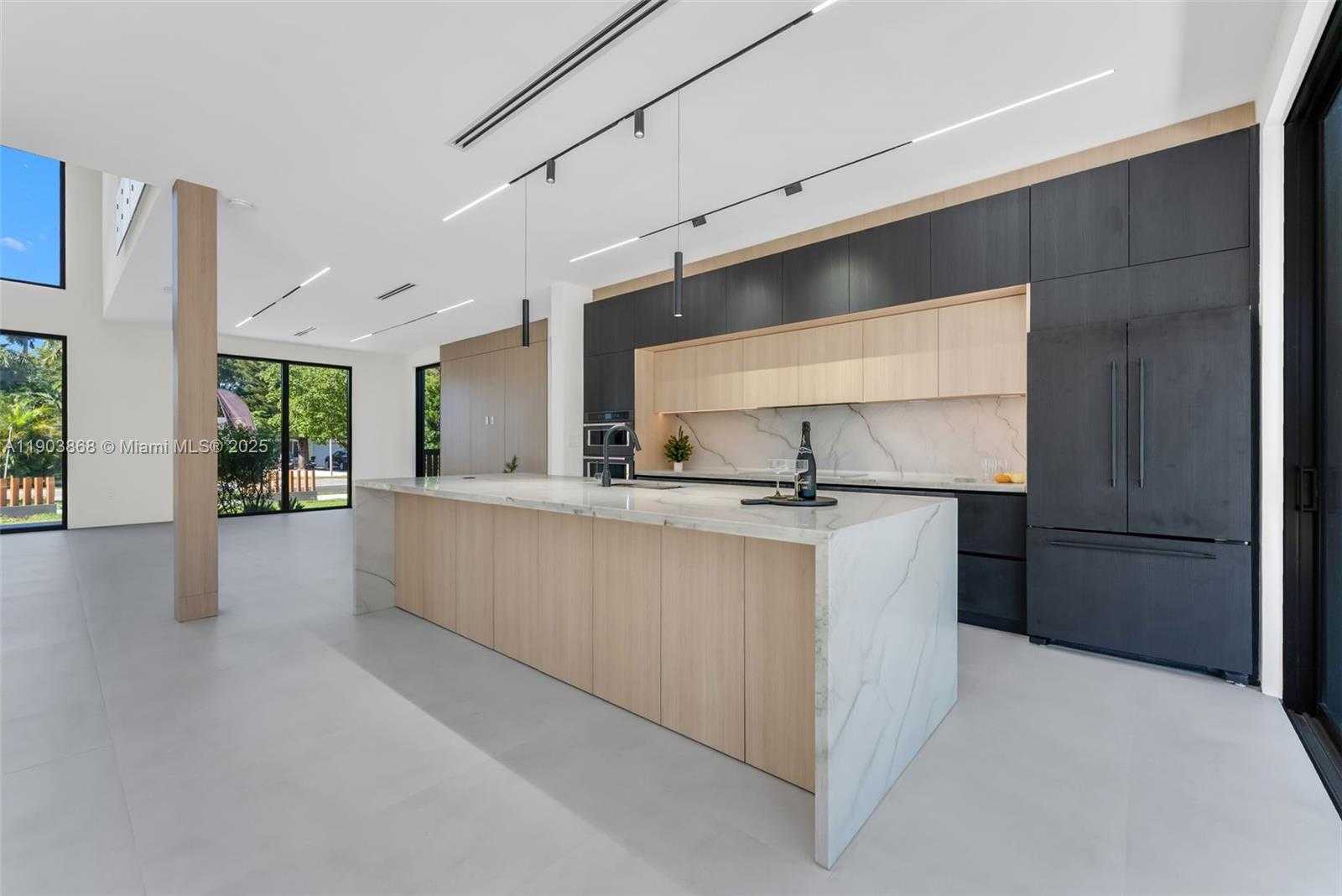 Small Image of 549 EAST DR, Miami Springs Number 8