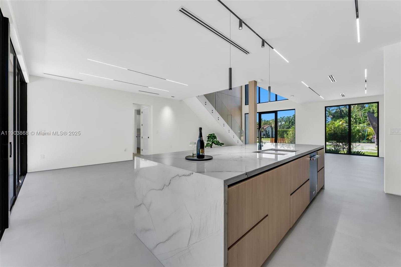 Small Image of 549 EAST DR, Miami Springs Number 9