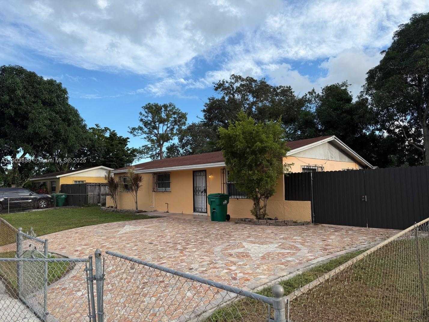 Small Image of 3834 NORTH WEST 209TH ST, Miami Gardens Number 3