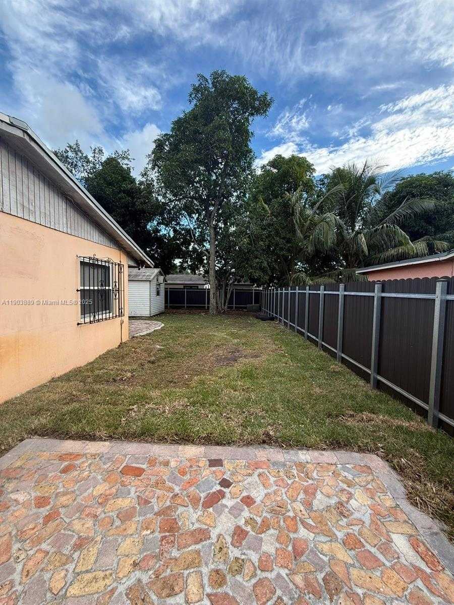 Small Image of 3834 NORTH WEST 209TH ST, Miami Gardens Number 5