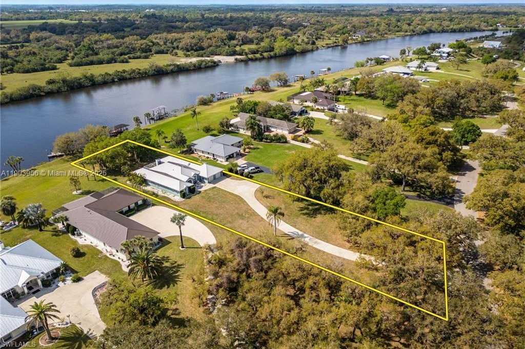 Small Image of 1261 RIVERBEND DR, Other City - In The State Of Florida Number 2