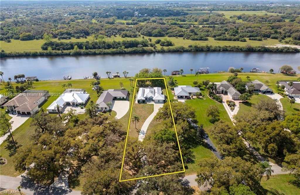 Small Image of 1261 RIVERBEND DR, Other City - In The State Of Florida Number 39