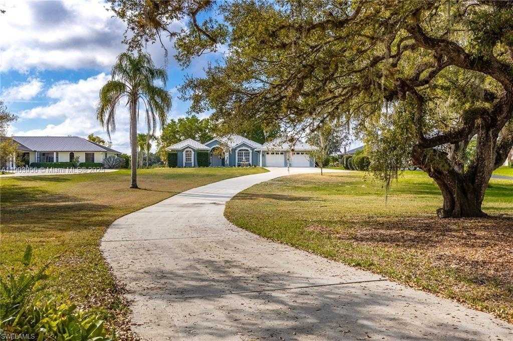 Small Image of 1261 RIVERBEND DR, Other City - In The State Of Florida Number 4