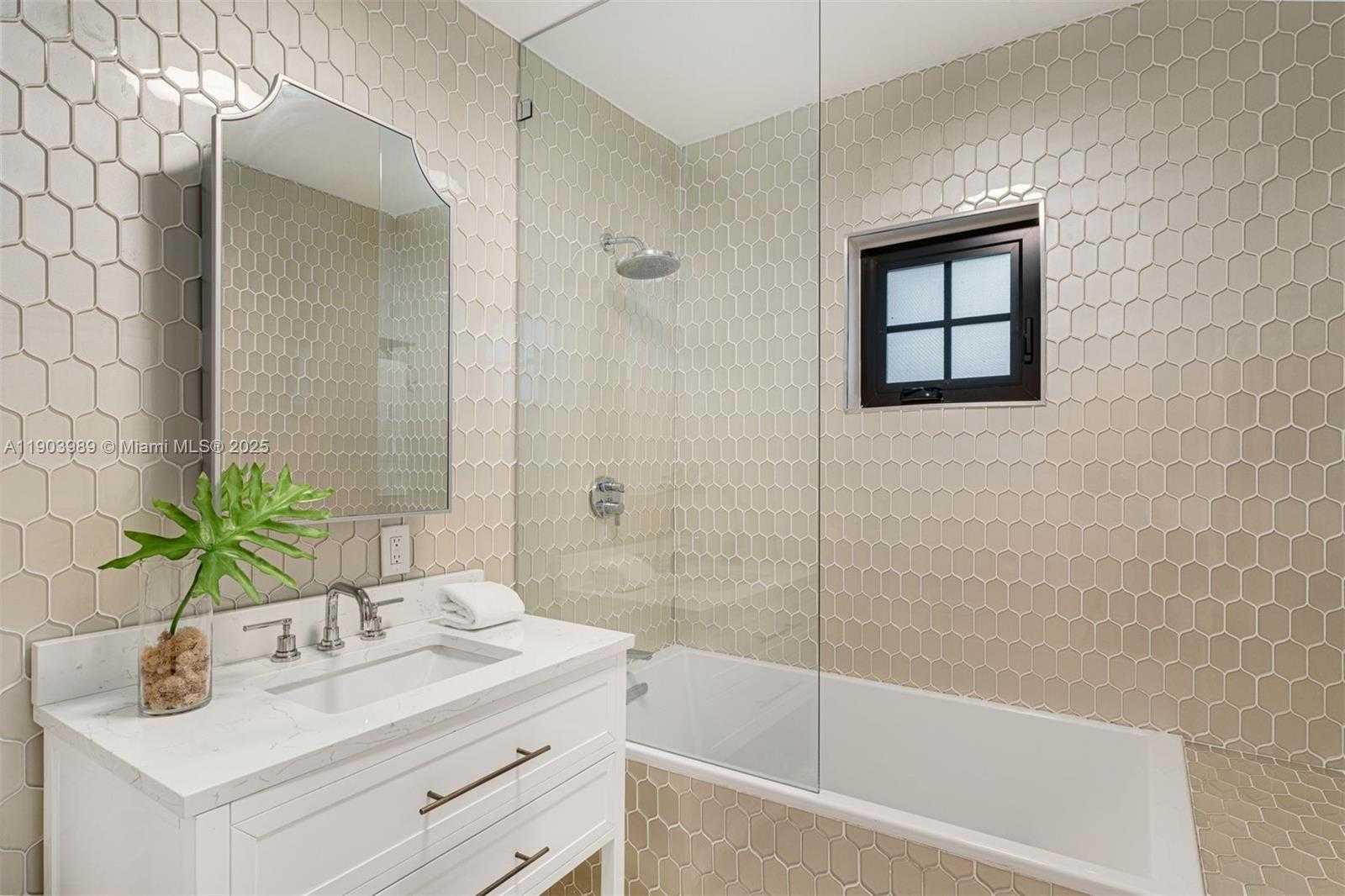 Small Image of 2530 ANDROS AVE, Miami Number 16