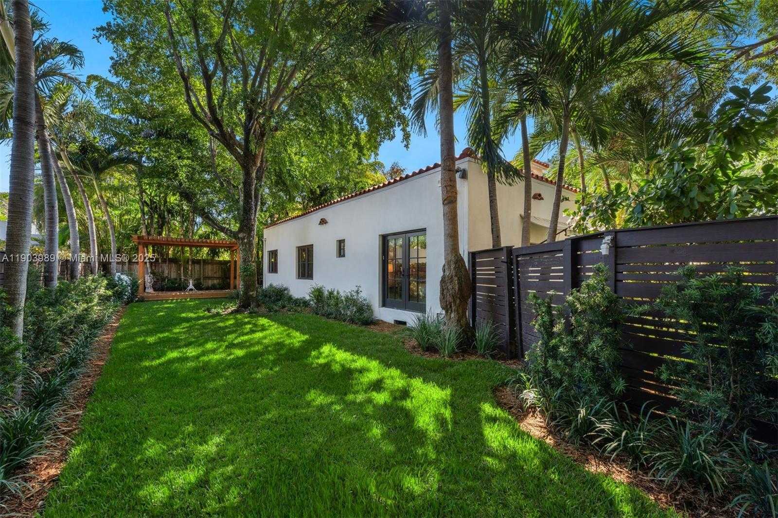 Small Image of 2530 ANDROS AVE, Miami Number 22