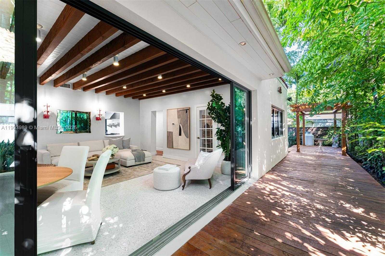 Small Image of 2530 ANDROS AVE, Miami Number 3