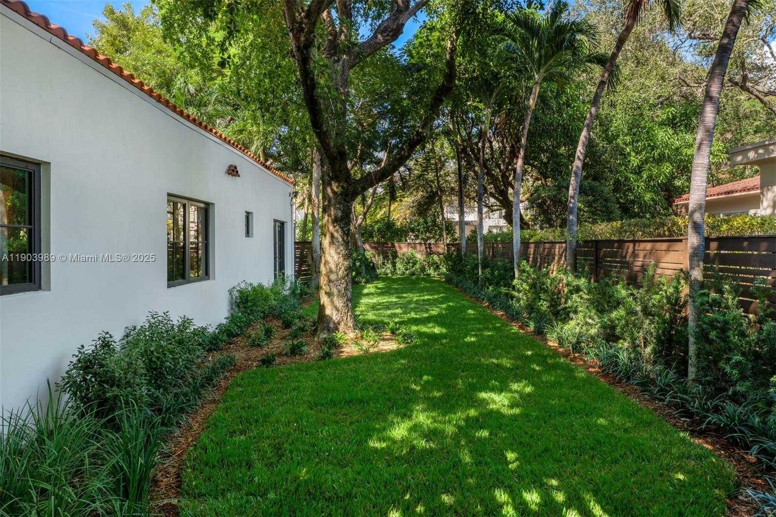 Small Image of 2530 ANDROS AVE, Miami Number 4