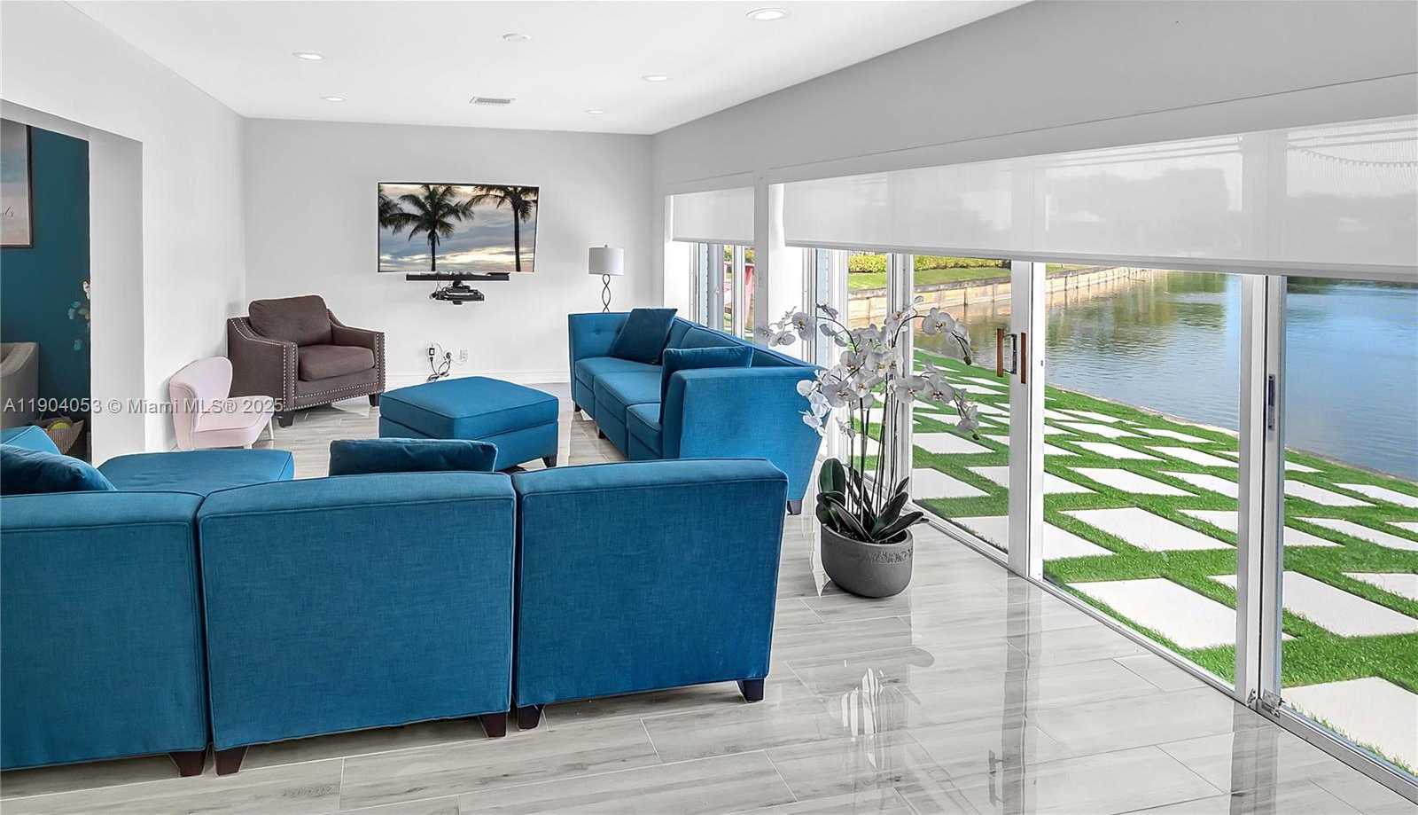 Small Image of 5602 WHITE CEDAR LN, Tamarac Number 14