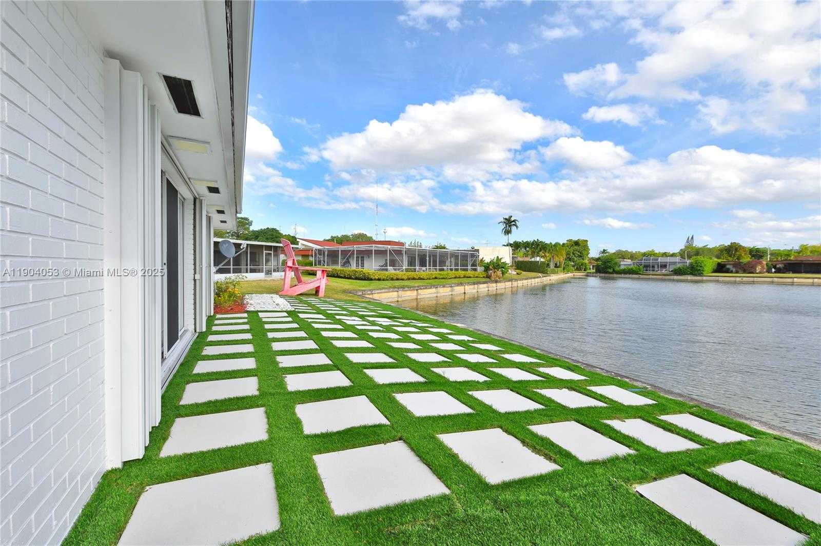 Small Image of 5602 WHITE CEDAR LN, Tamarac Number 5