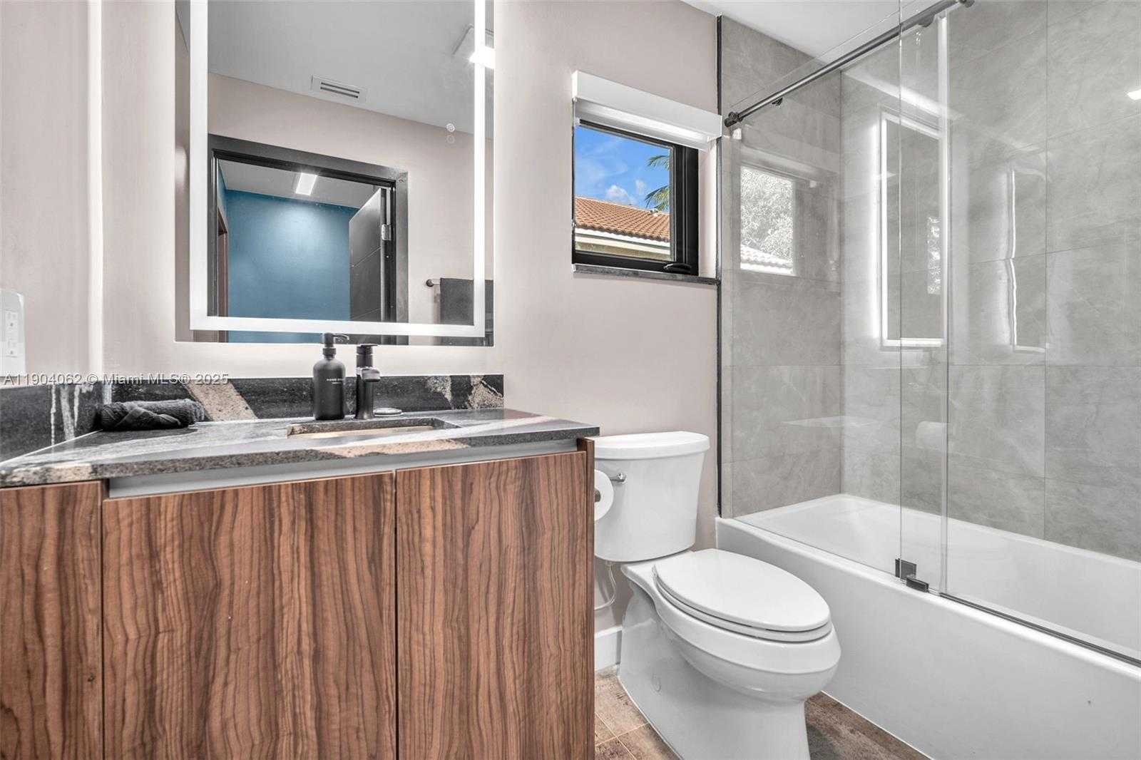 Small Image of 225 EAST BAYRIDGE DR, Weston Number 20