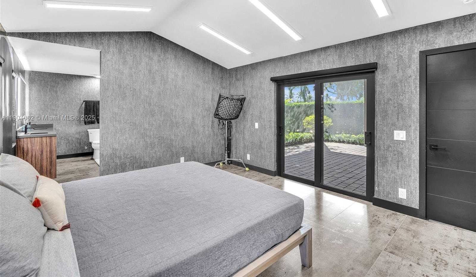 Small Image of 225 EAST BAYRIDGE DR, Weston Number 24