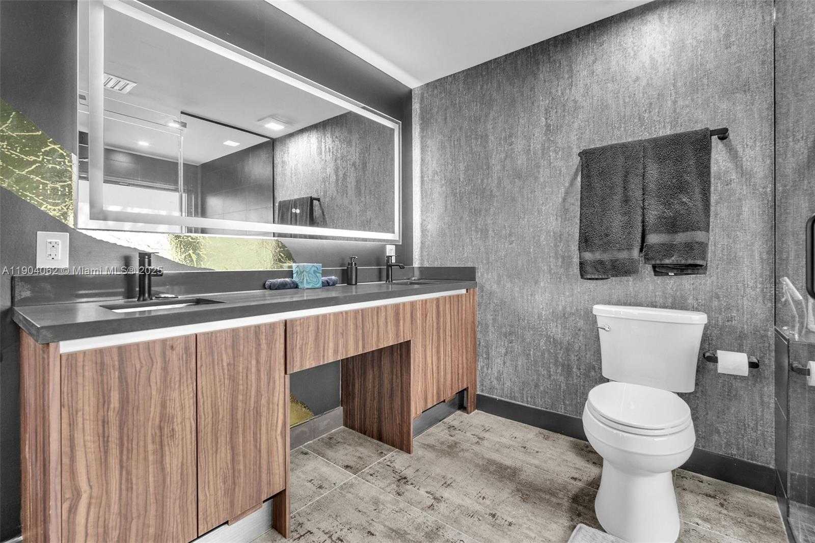 Small Image of 225 EAST BAYRIDGE DR, Weston Number 25