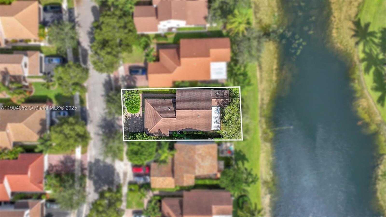 Small Image of 225 EAST BAYRIDGE DR, Weston Number 5