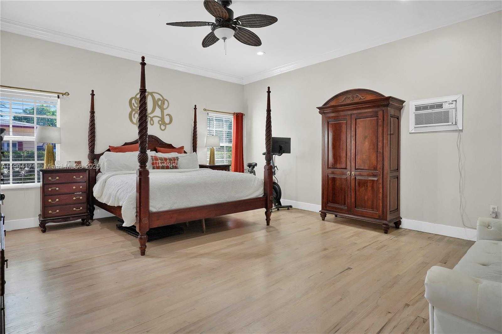 Small Image of Miami Number 22