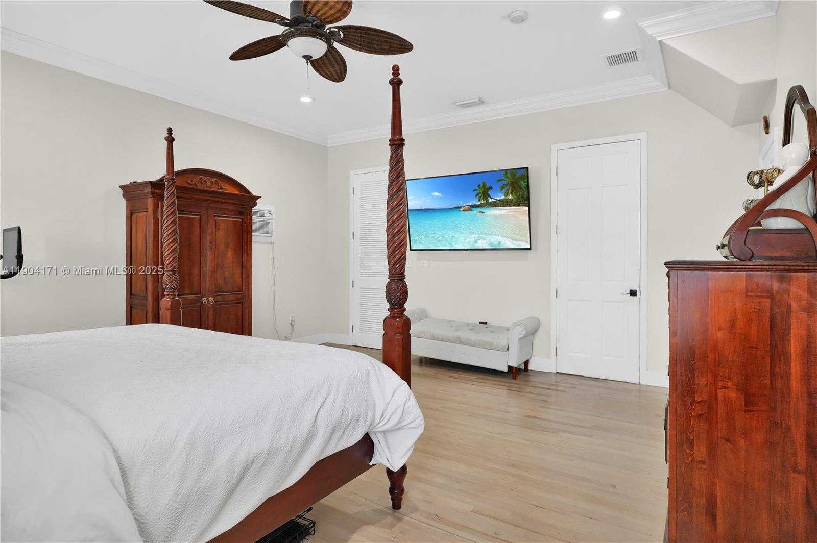 Small Image of Miami Number 23