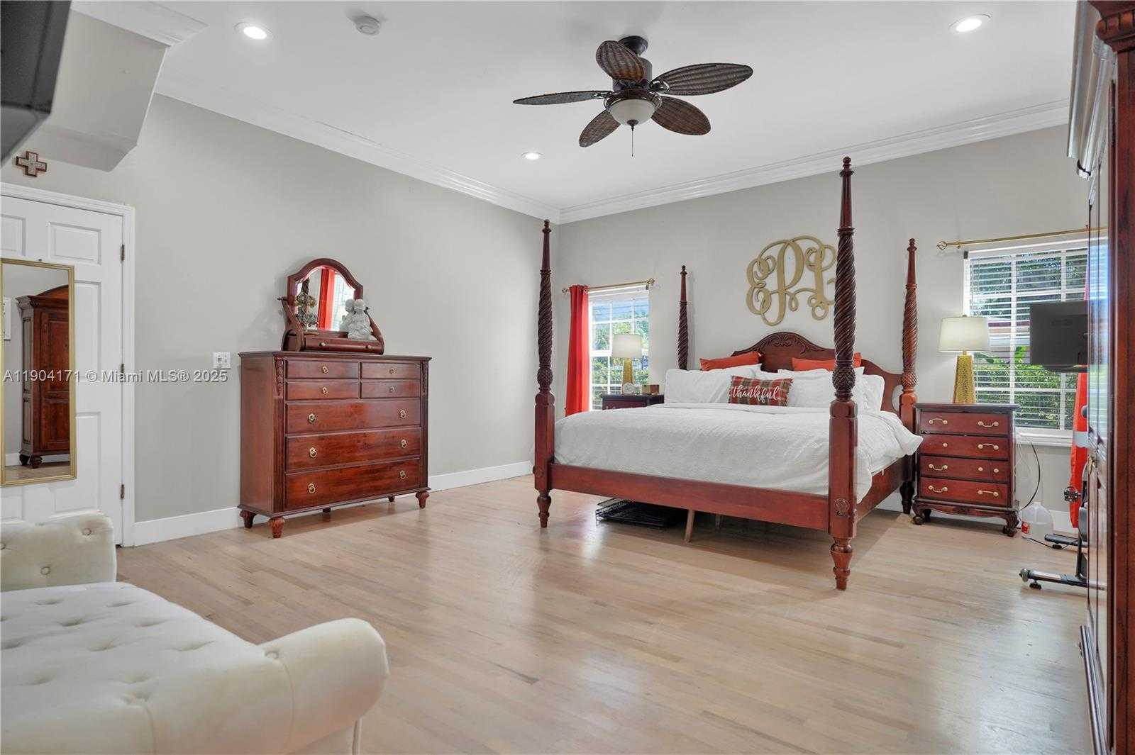 Small Image of Miami Number 25