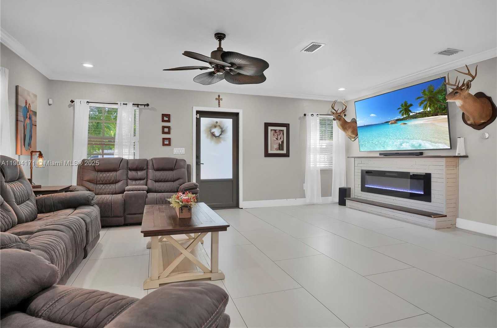 Small Image of Miami Number 28