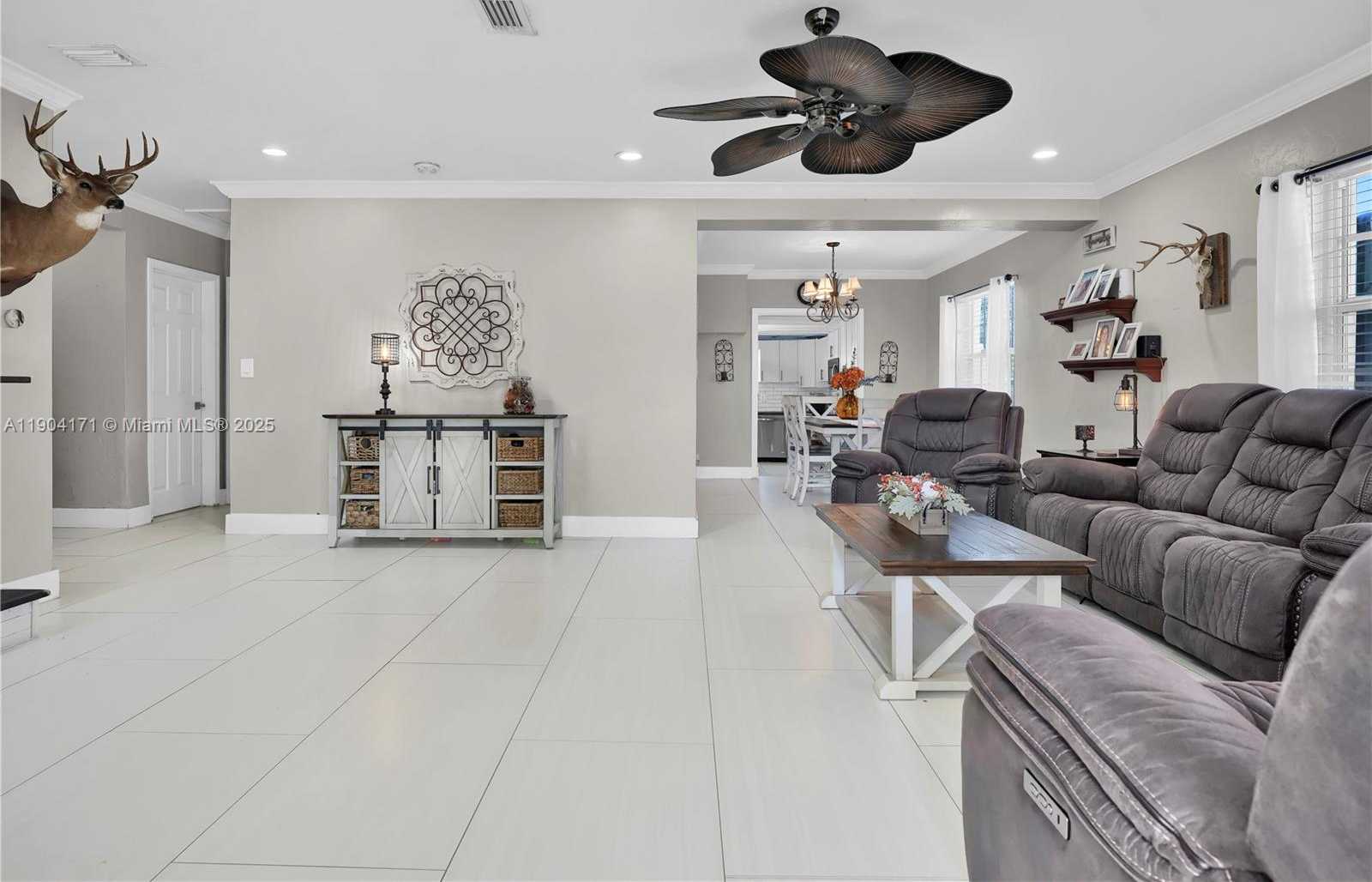 Small Image of Miami Number 29