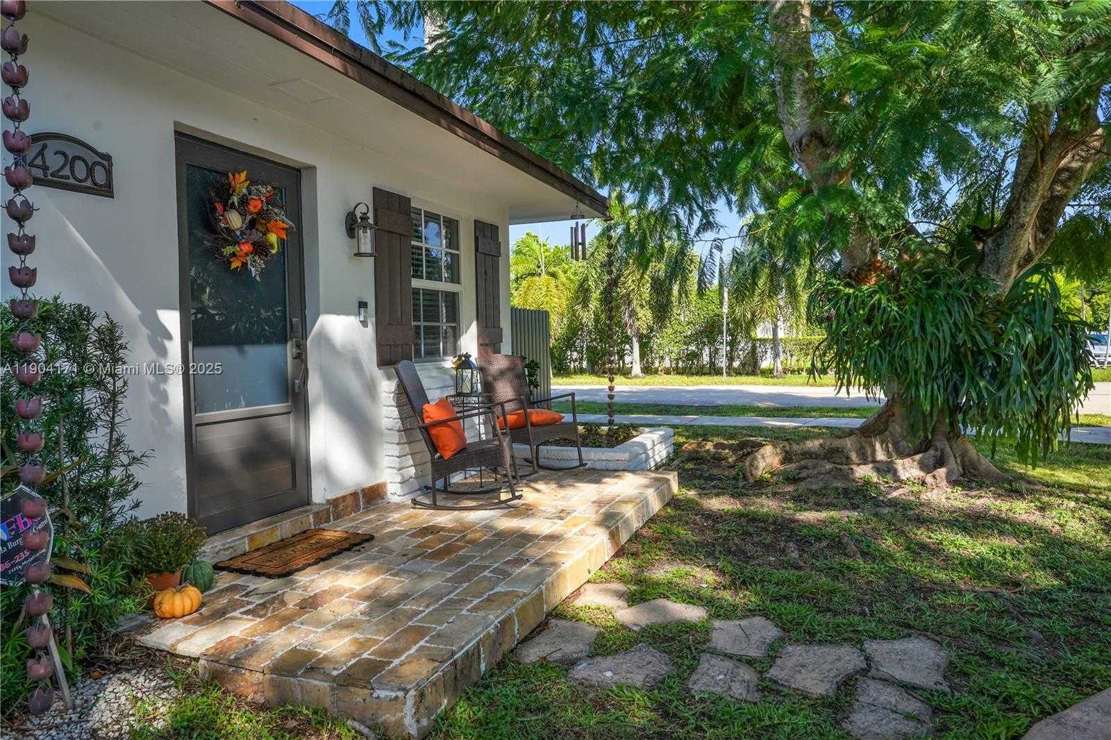 Small Image of Miami Number 6