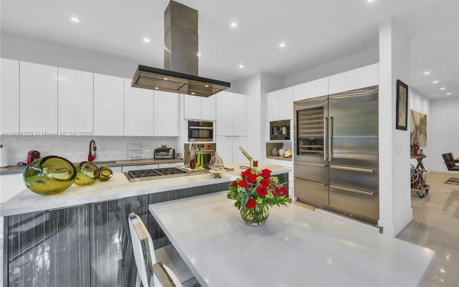 Small Image of 3764 CARMEN CT, Miami Number 11