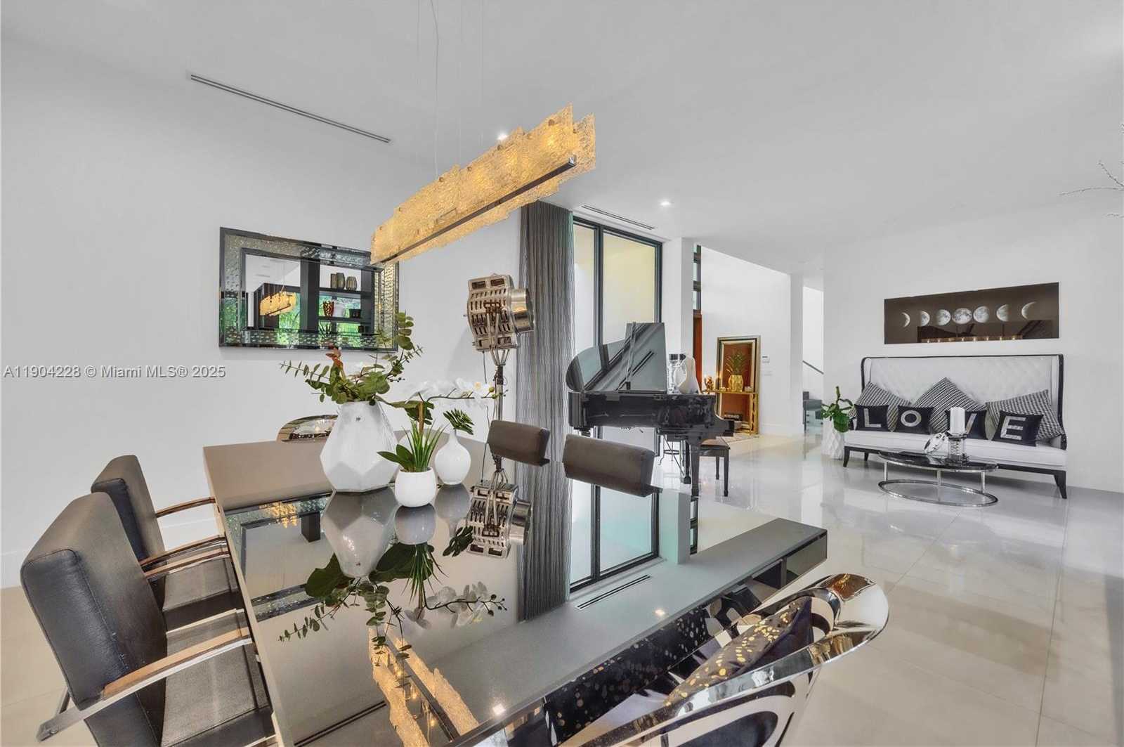 Small Image of 3764 CARMEN CT, Miami Number 13