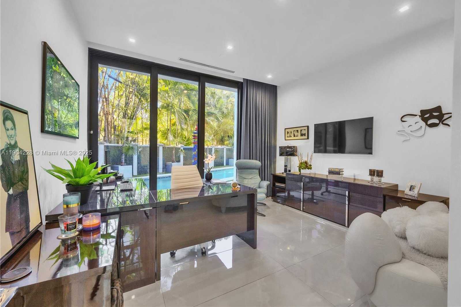Small Image of 3764 CARMEN CT, Miami Number 15