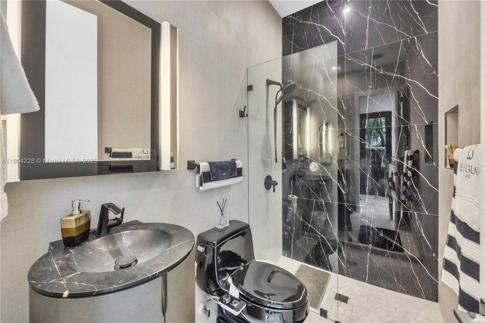 Small Image of 3764 CARMEN CT, Miami Number 16