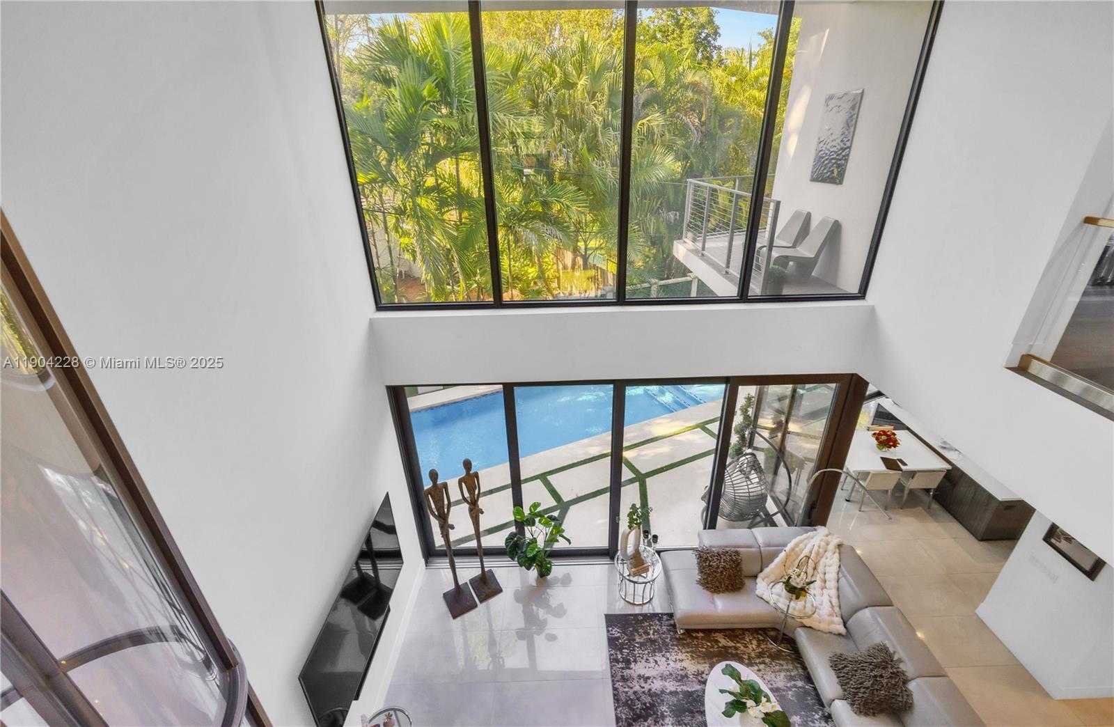 Small Image of 3764 CARMEN CT, Miami Number 19