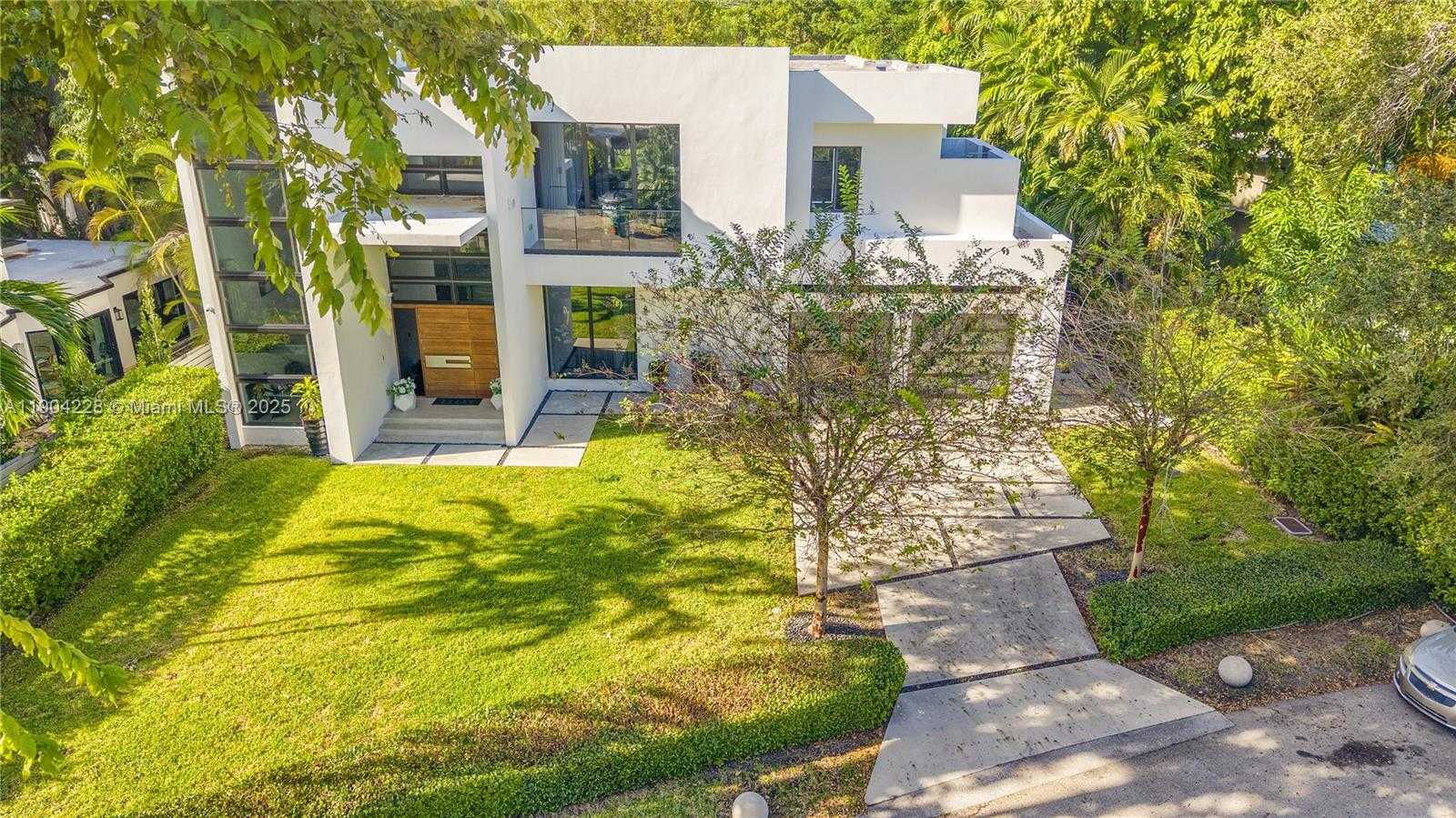 Small Image of 3764 CARMEN CT, Miami Number 2