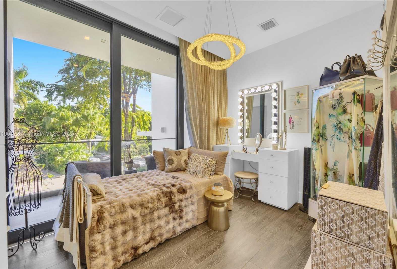 Small Image of 3764 CARMEN CT, Miami Number 32