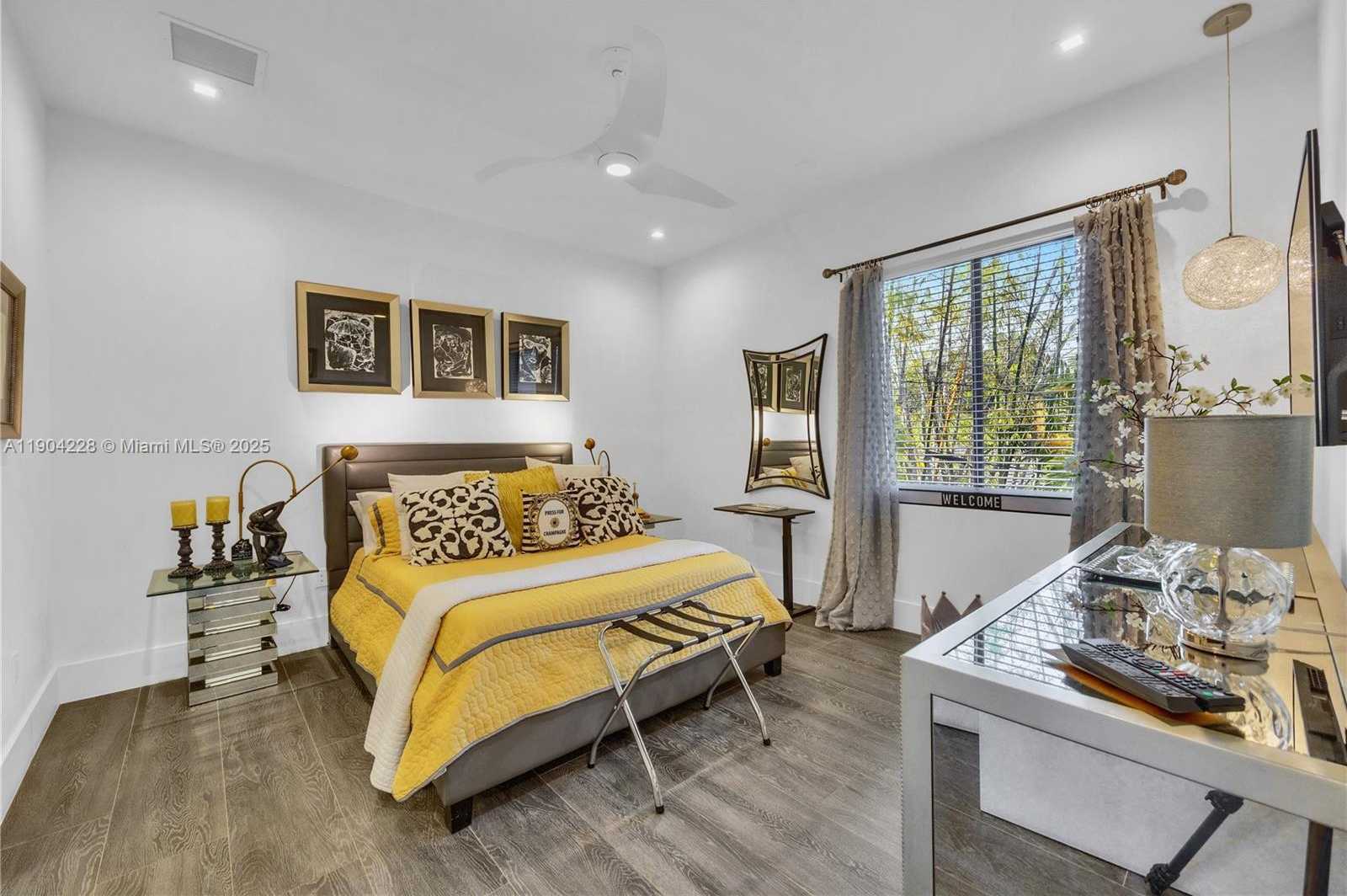 Small Image of 3764 CARMEN CT, Miami Number 36