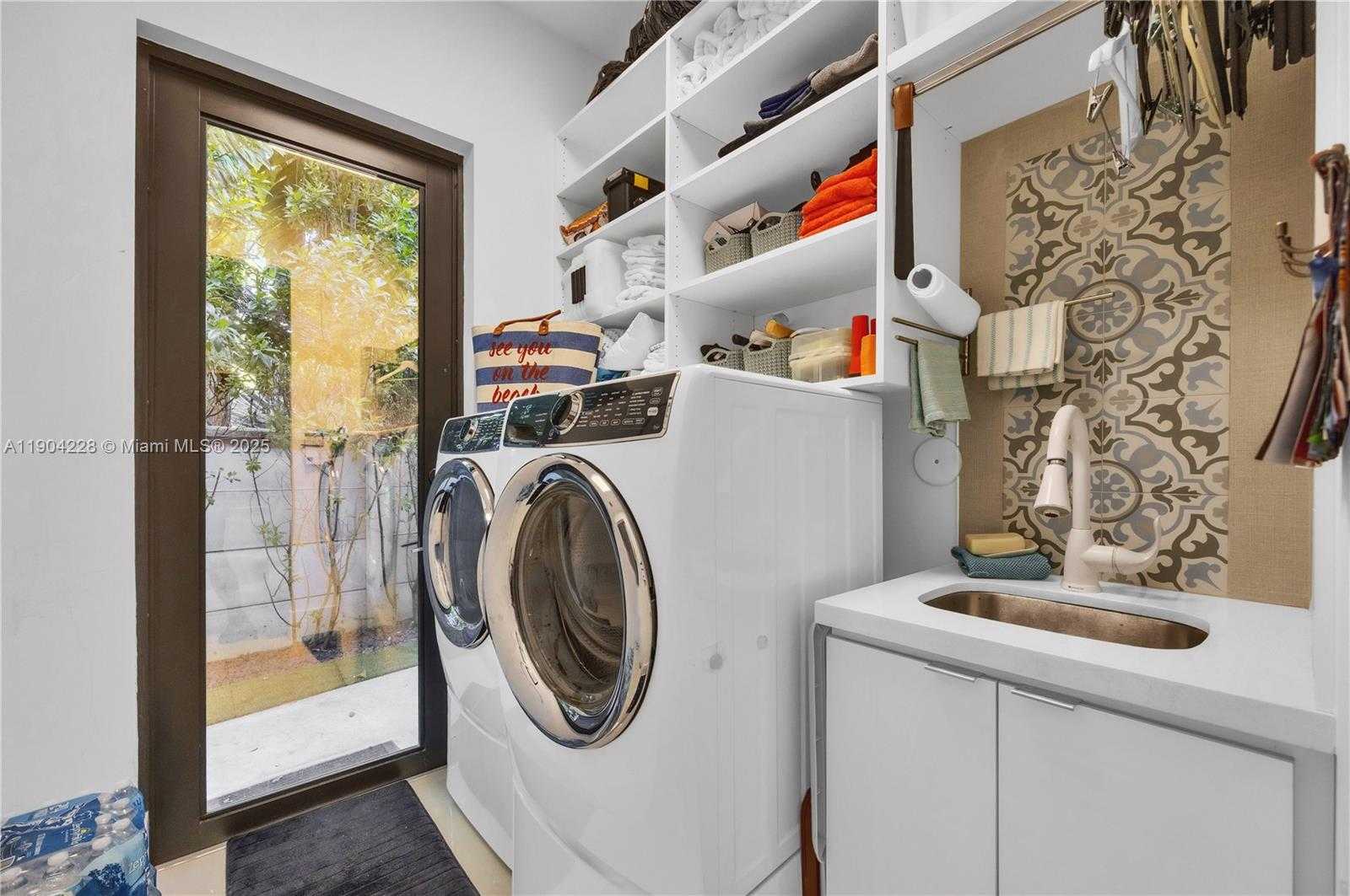 Small Image of 3764 CARMEN CT, Miami Number 38