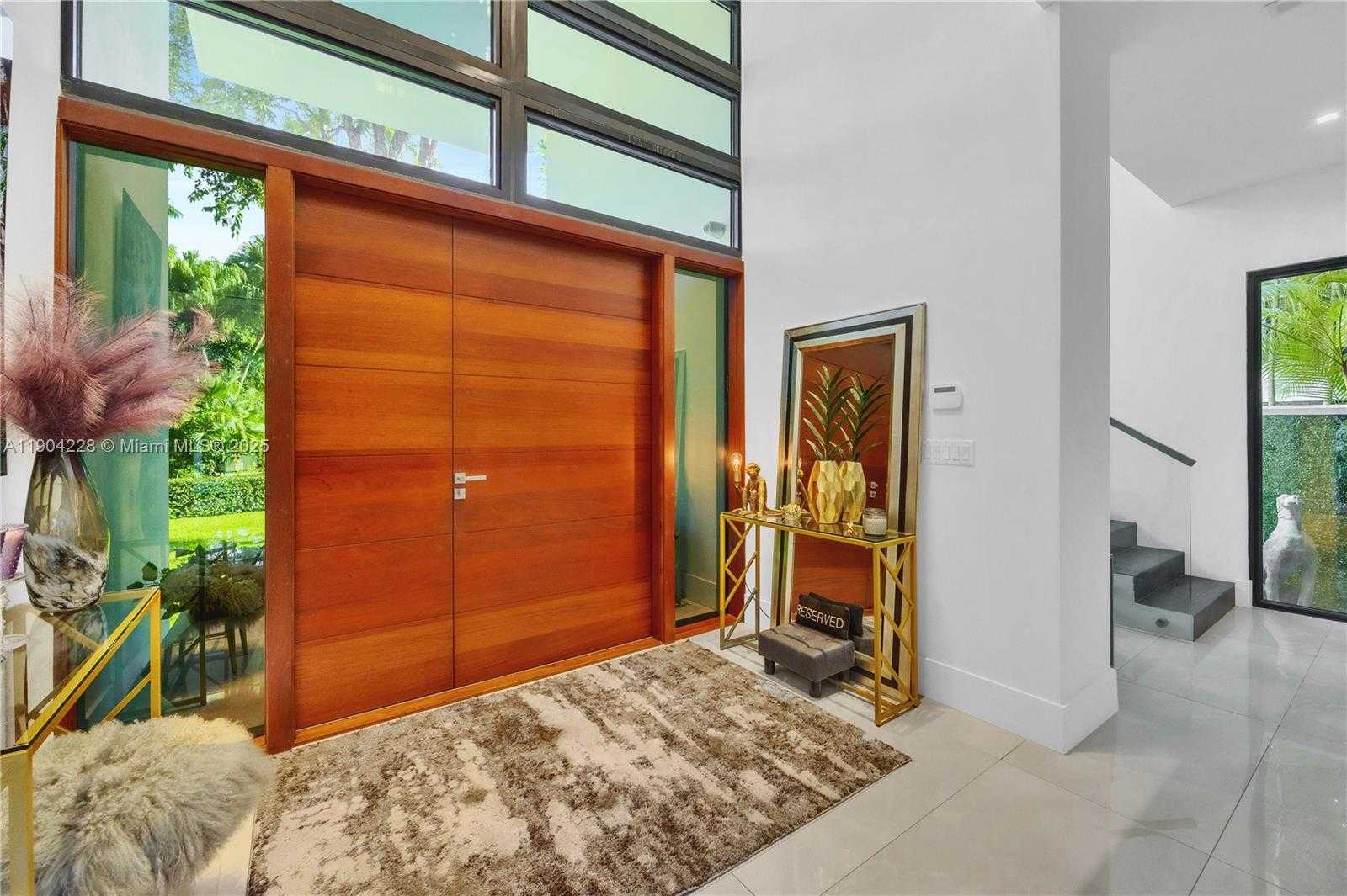 Small Image of 3764 CARMEN CT, Miami Number 4