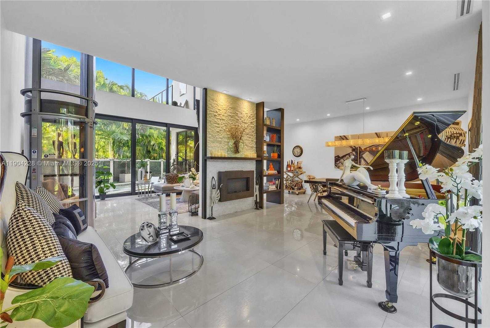 Small Image of 3764 CARMEN CT, Miami Number 5