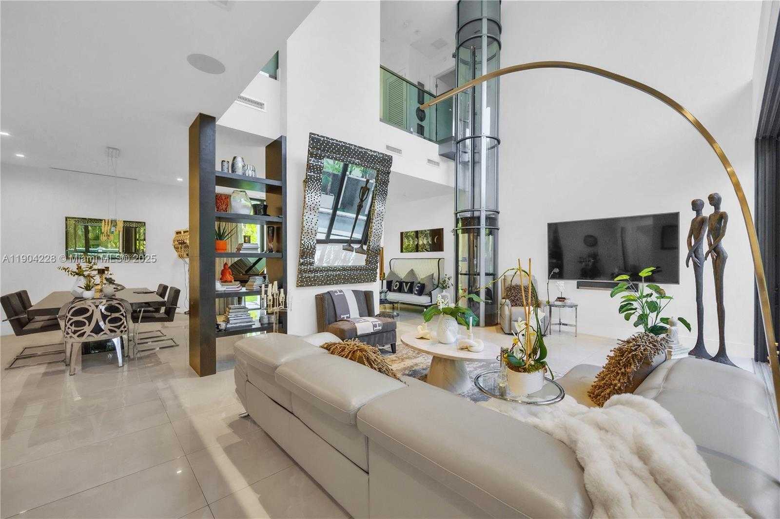 Small Image of 3764 CARMEN CT, Miami Number 6