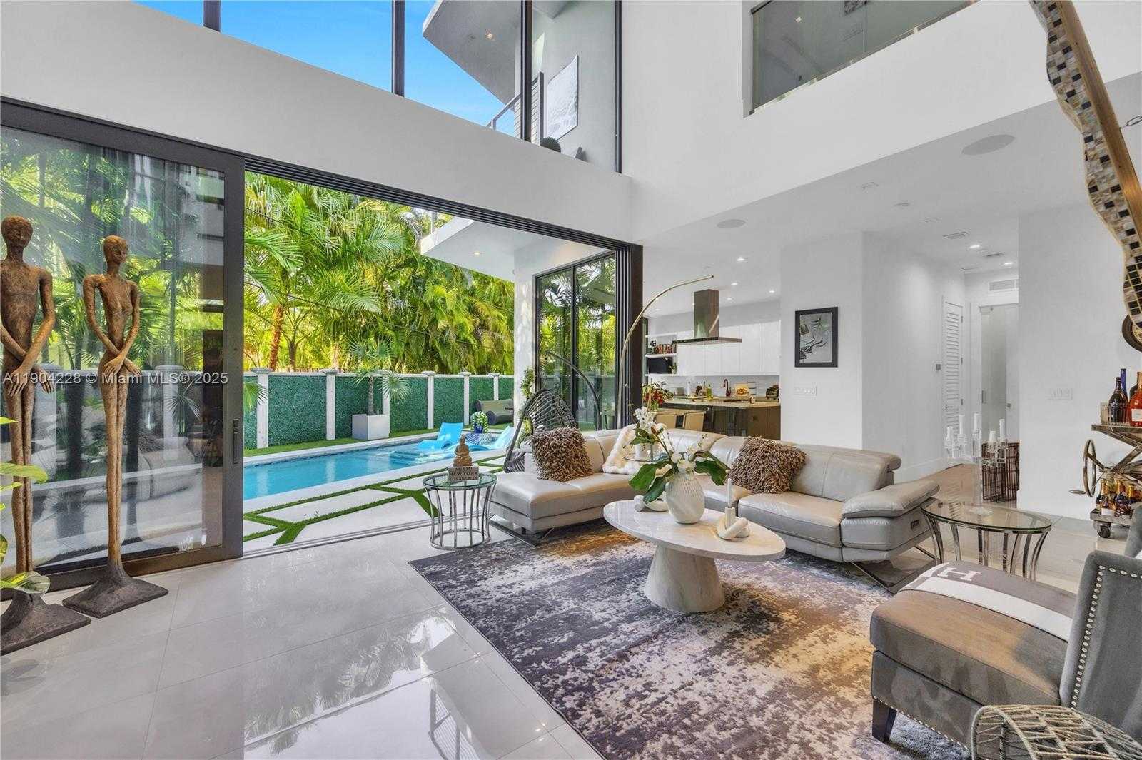 Small Image of 3764 CARMEN CT, Miami Number 7