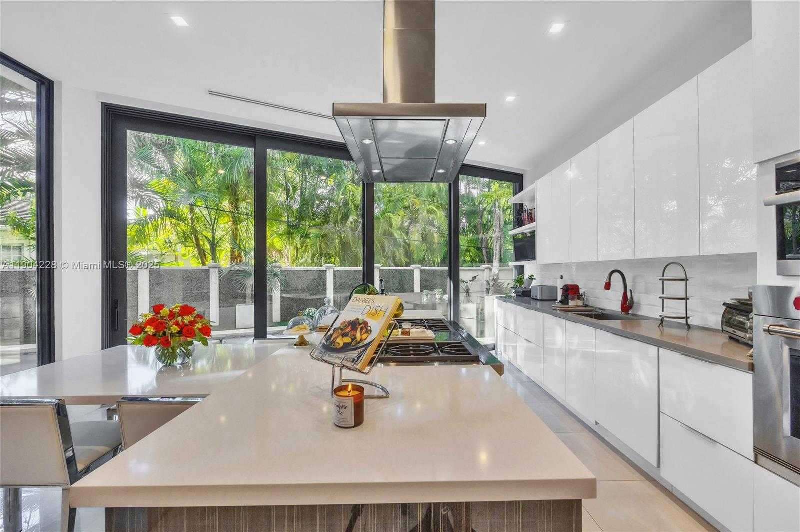 Small Image of 3764 CARMEN CT, Miami Number 8