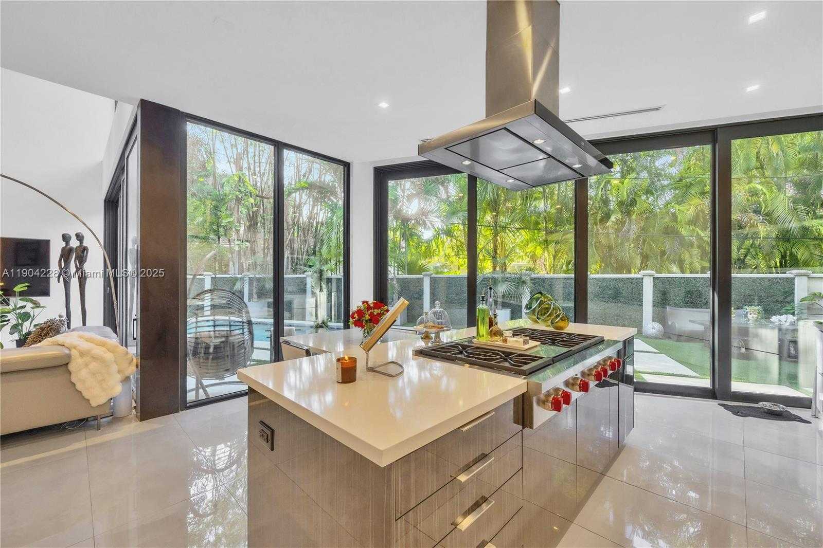 Small Image of 3764 CARMEN CT, Miami Number 9