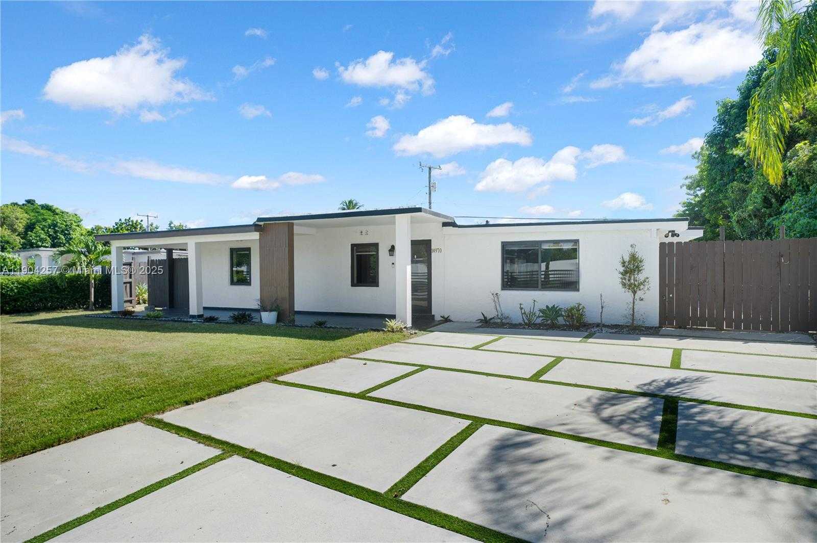 Small Image of 14970 LEISURE DR, Homestead Number 1