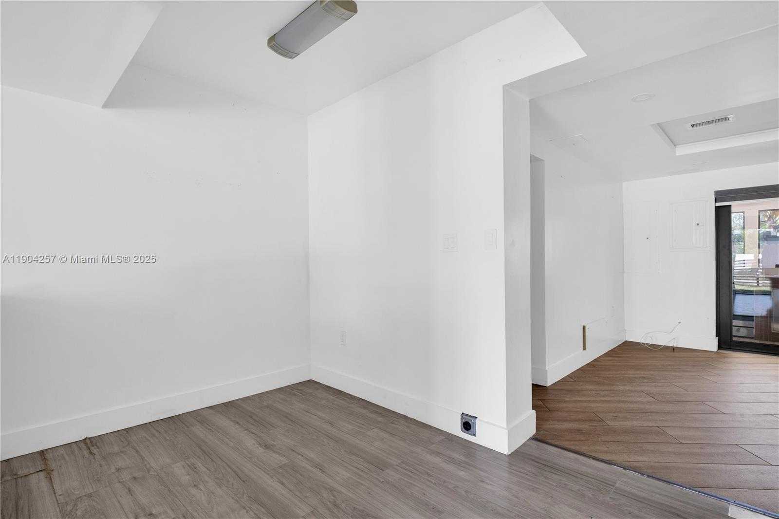 Small Image of 14970 LEISURE DR, Homestead Number 11