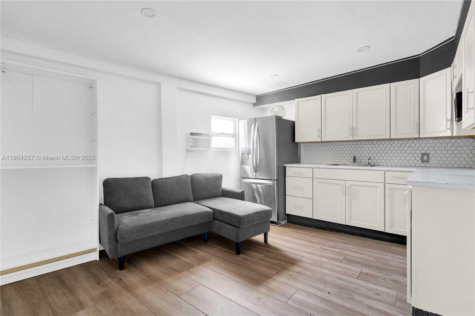 Small Image of 14970 LEISURE DR, Homestead Number 35