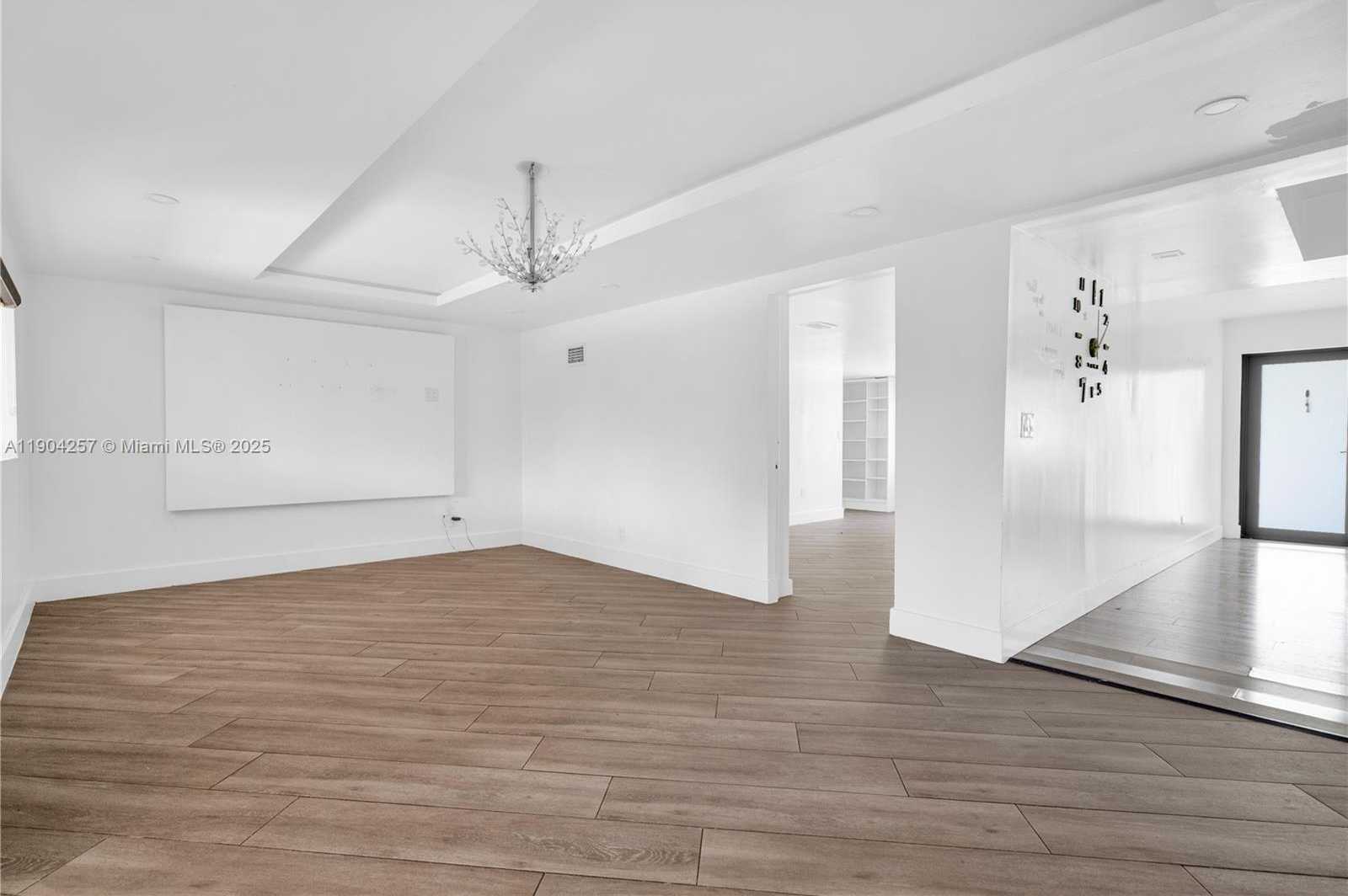 Small Image of 14970 LEISURE DR, Homestead Number 5