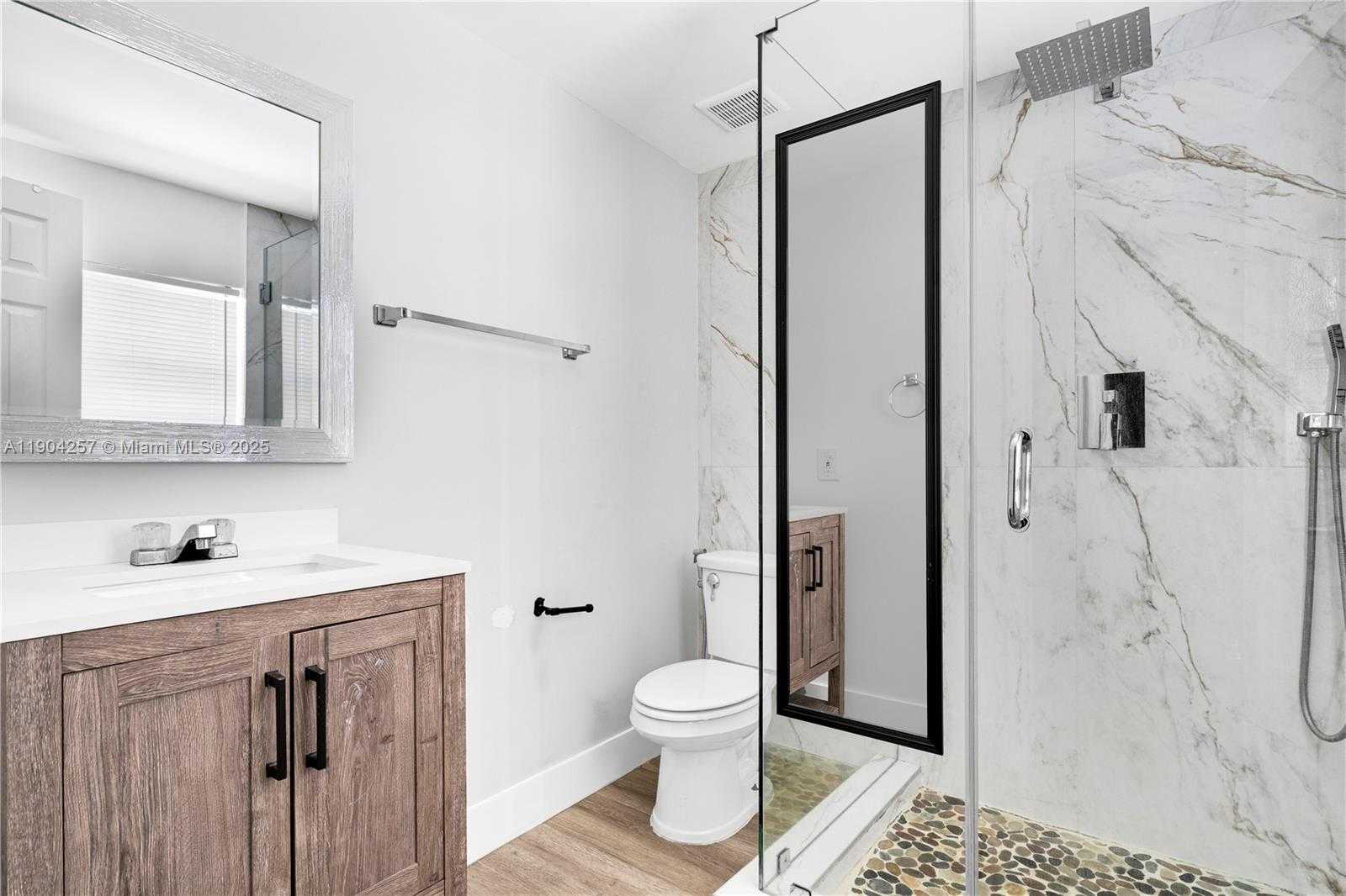 Small Image of 14970 LEISURE DR, Homestead Number 6