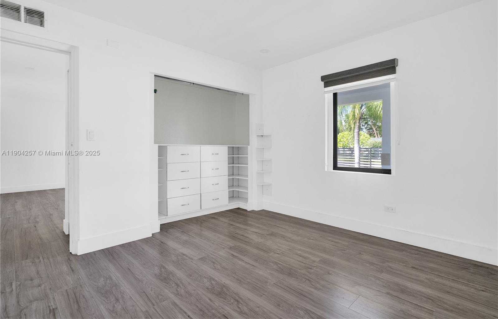 Small Image of 14970 LEISURE DR, Homestead Number 7