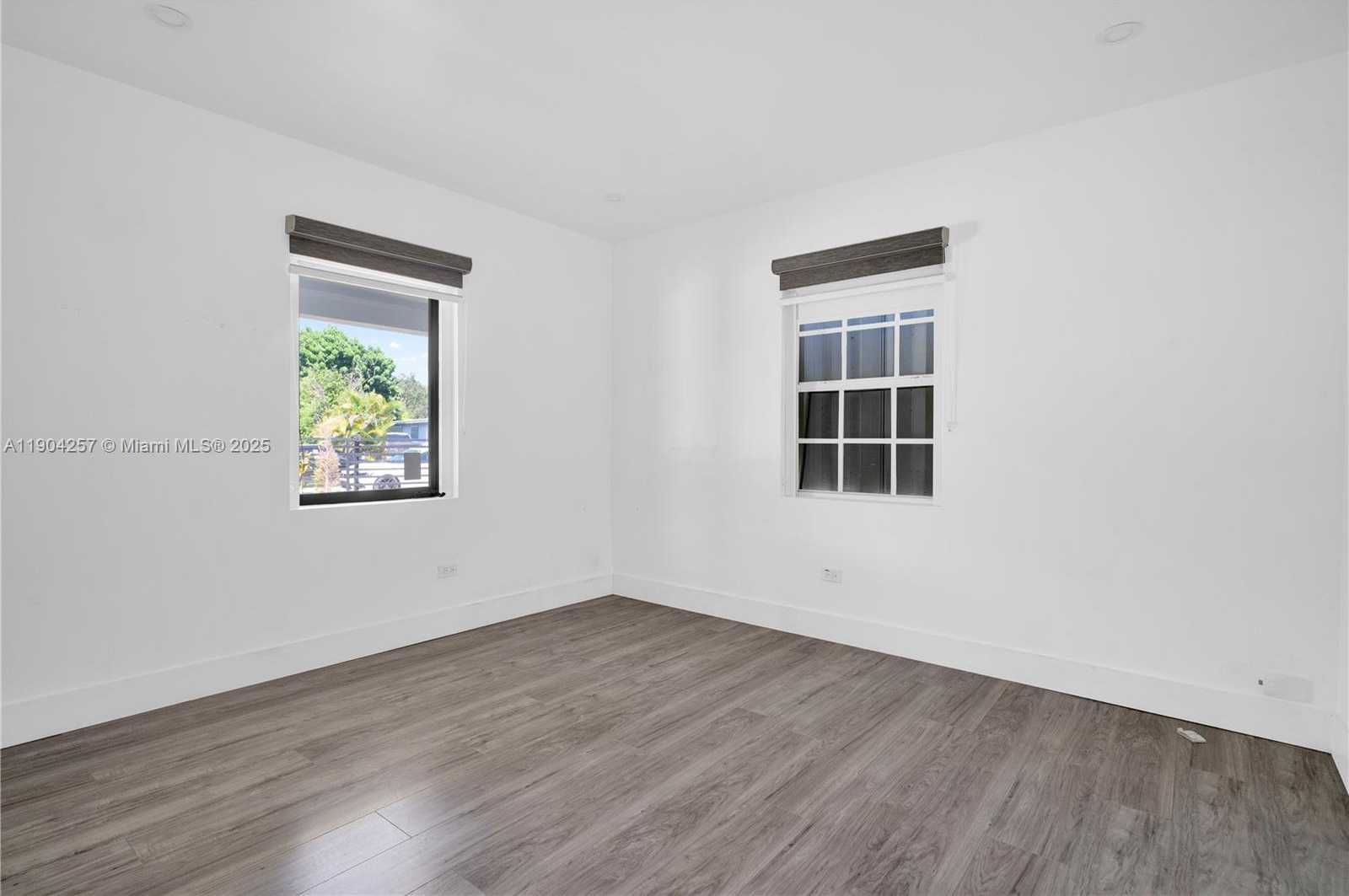 Small Image of 14970 LEISURE DR, Homestead Number 9