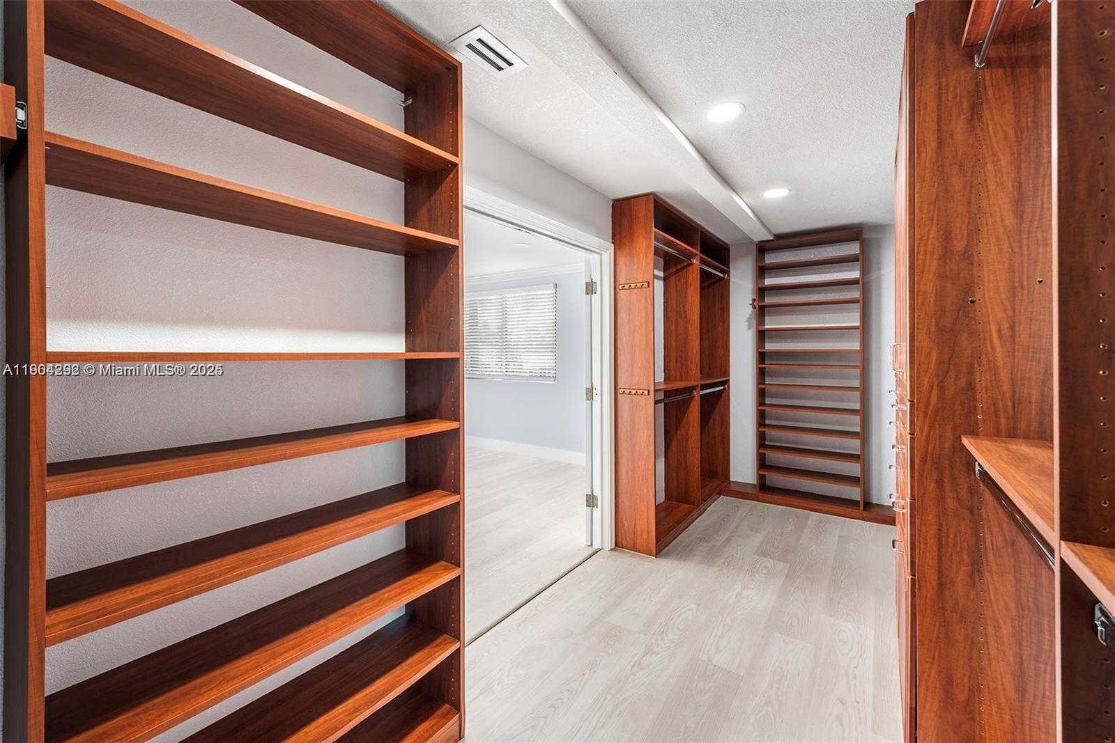 Small Image of 2445 SOUTH EAST 8 ST, Pompano Beach Number 16